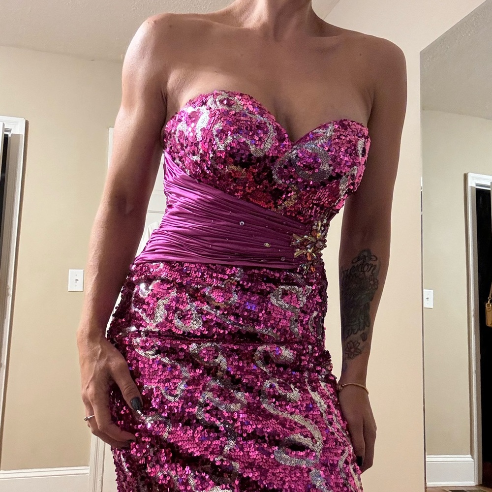 Chic Pink Strapless Dress with Elegant Design